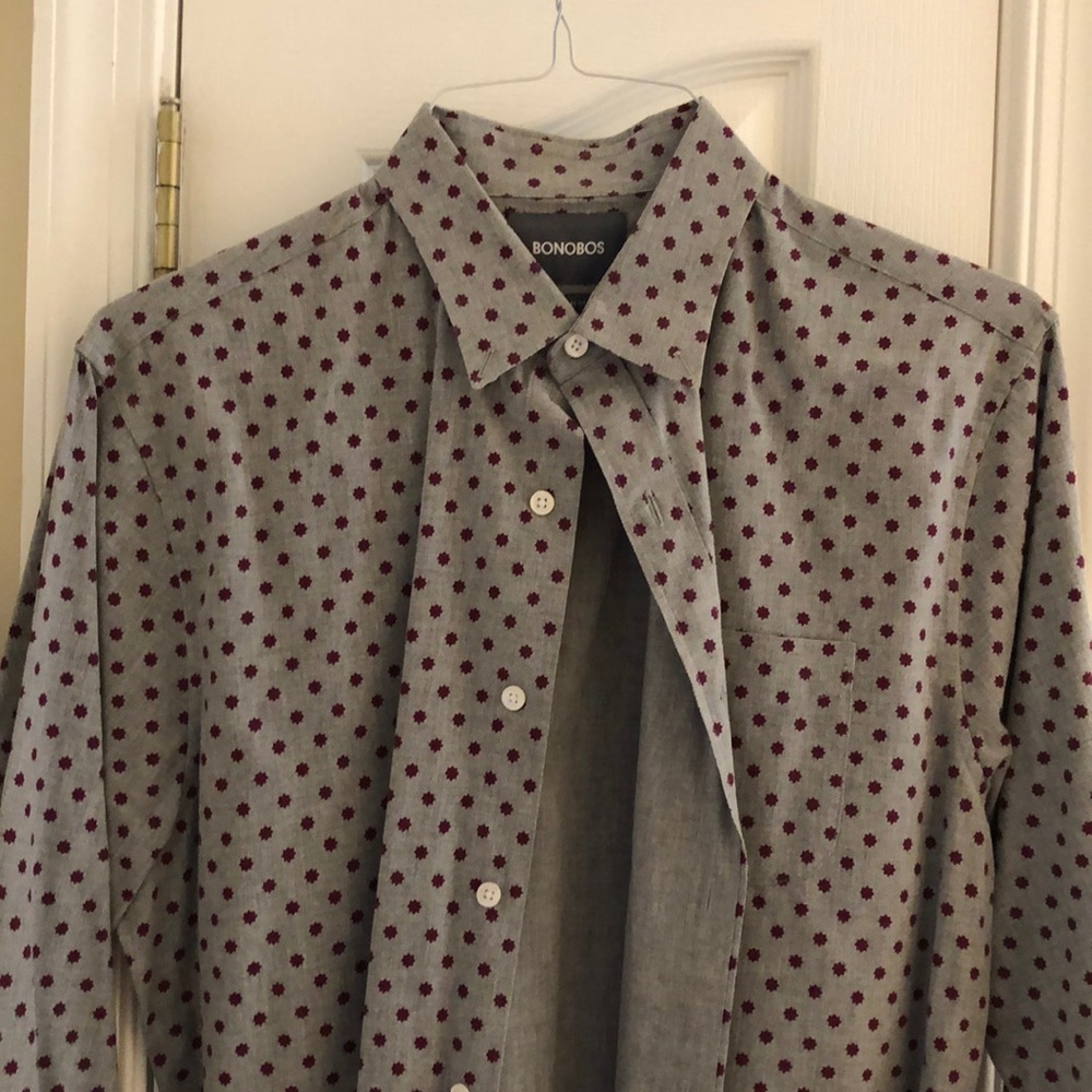 Bonobos M gray shirt with burgundy polka-stars